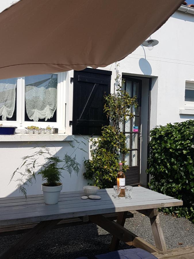 Gite Les Petits Poissons Verts Et Massages La Jarrie Exterior photo