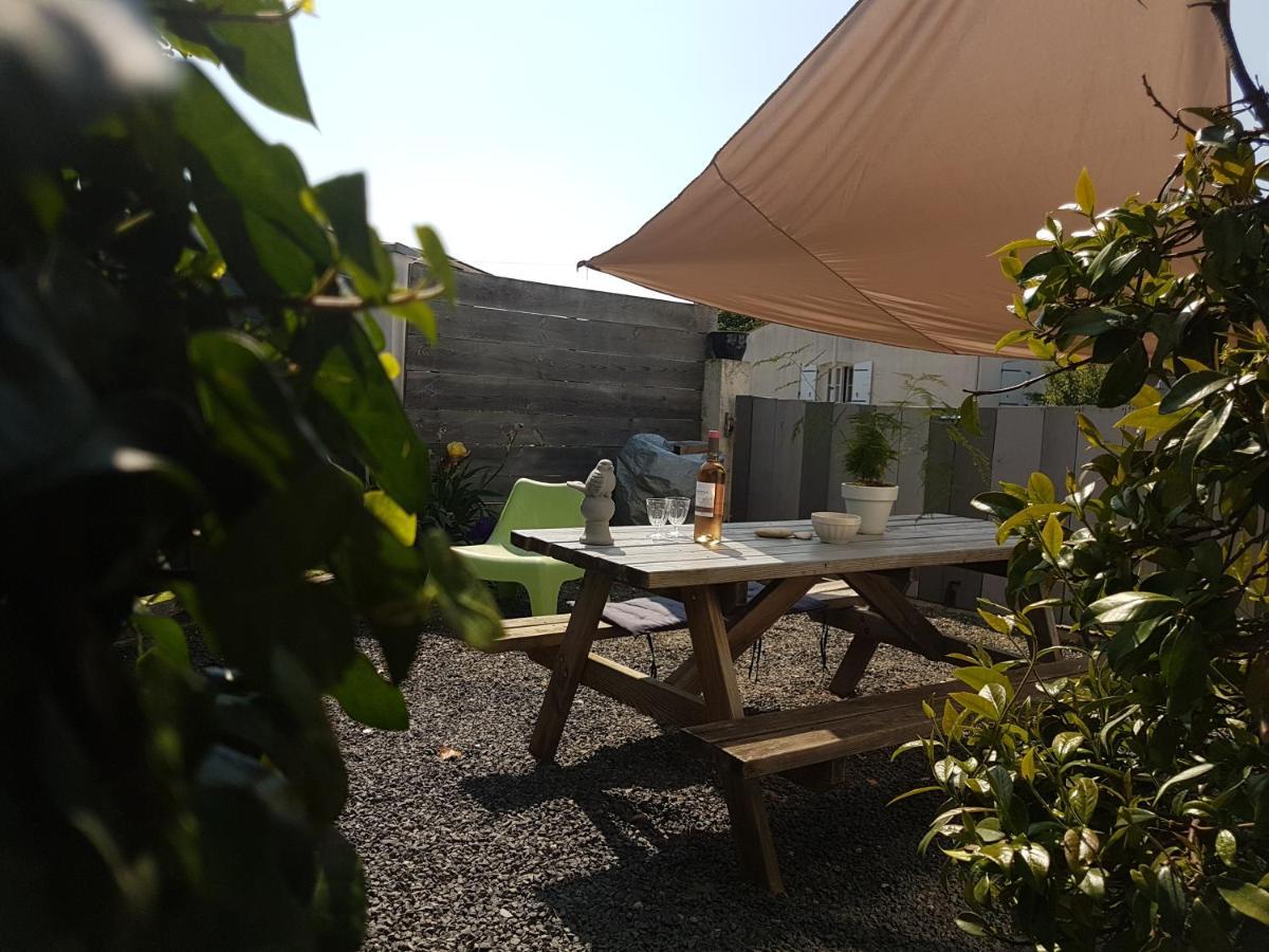 Gite Les Petits Poissons Verts Et Massages La Jarrie Exterior photo